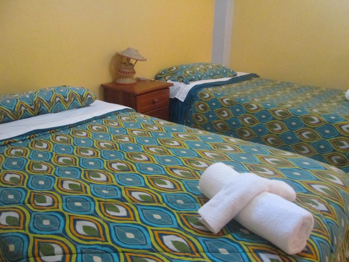 Hostal Leon Dormido Puerto Baquerizo Moreno Bagian luar foto