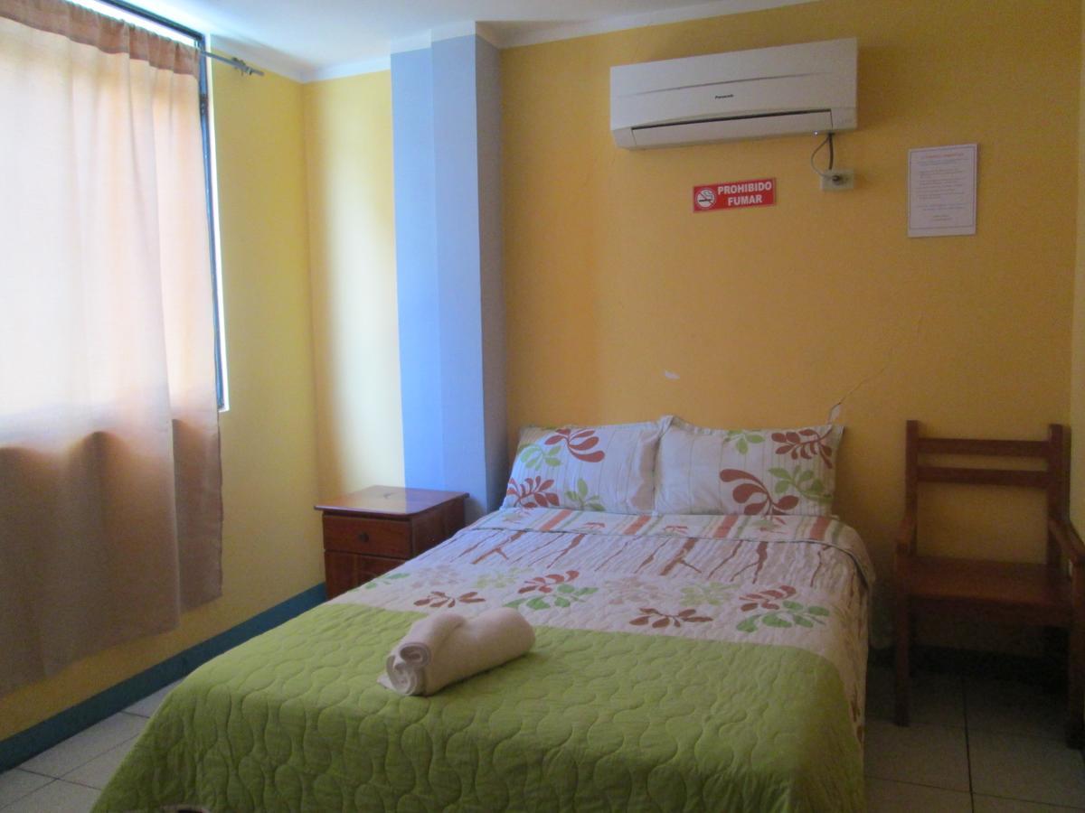 Hostal Leon Dormido Puerto Baquerizo Moreno Bagian luar foto