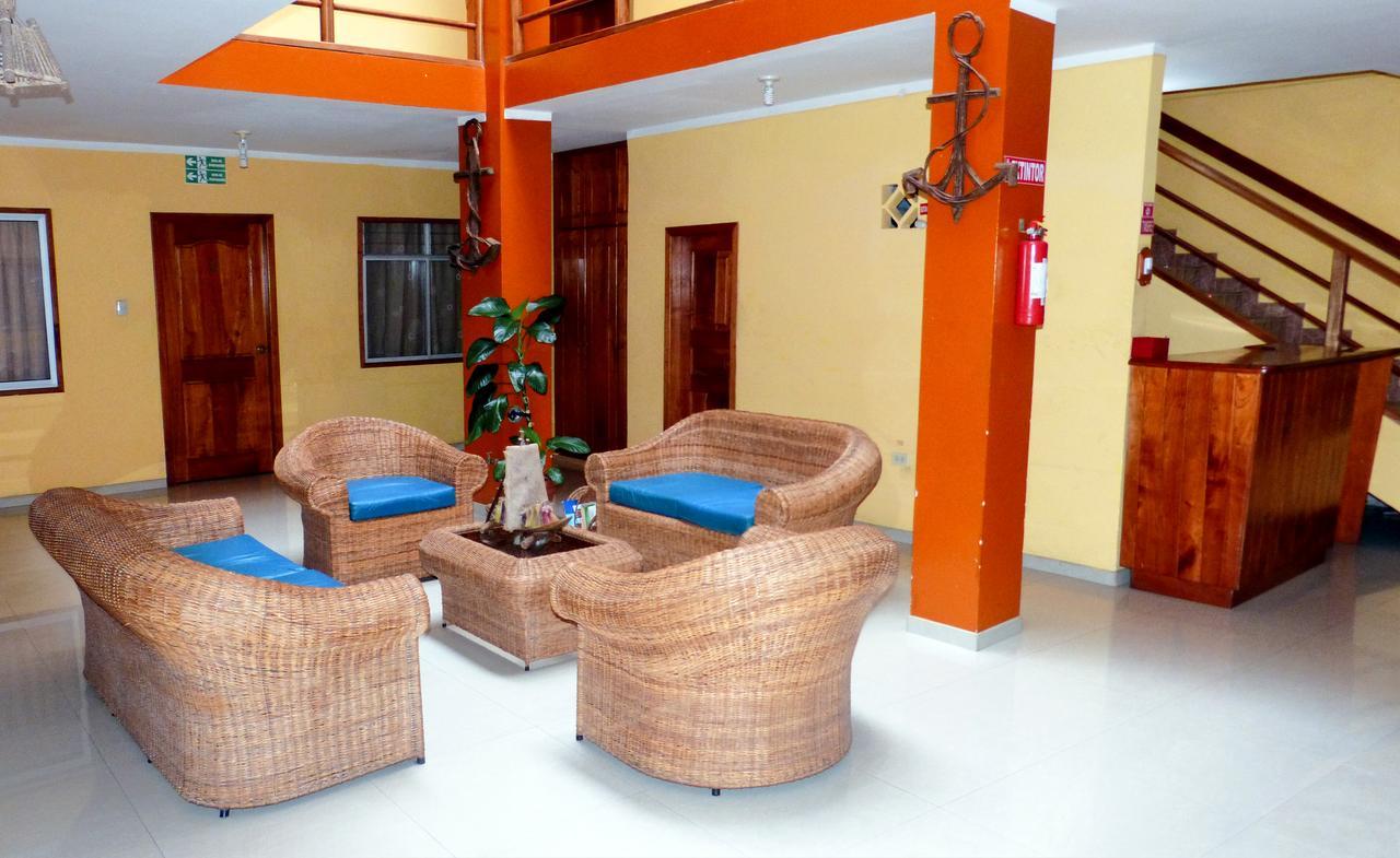 Hostal Leon Dormido Puerto Baquerizo Moreno Bagian luar foto